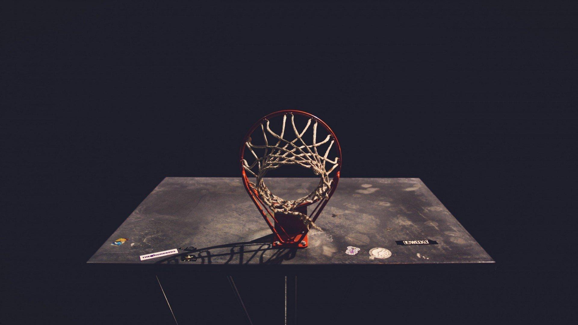 欧冠高风险对决引发骚乱，180名那不勒斯球迷在埃因霍温被捕，欧足联启动调查