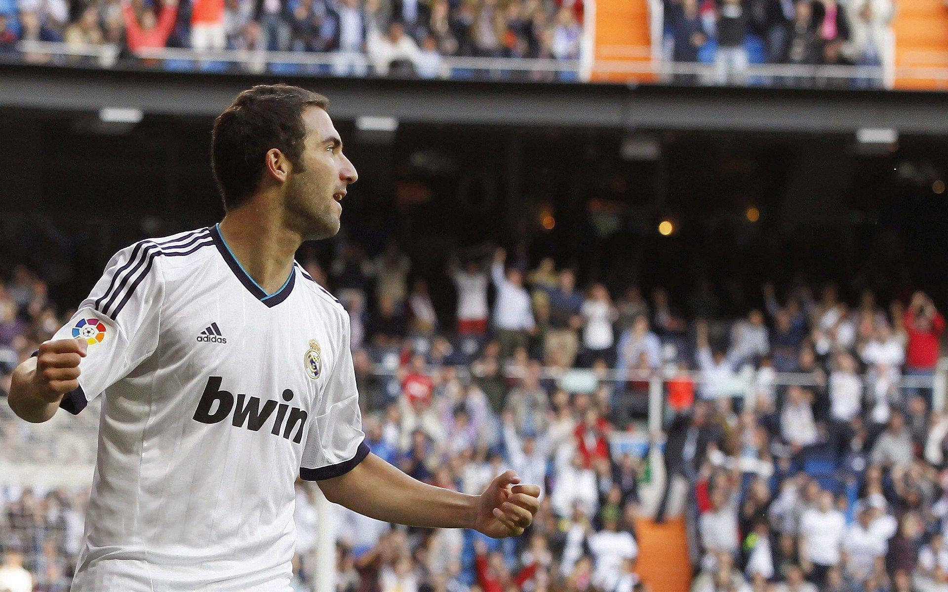 比利亚盛赞传奇射手奎尼，定义西班牙足球黄金时代的锋线巨匠